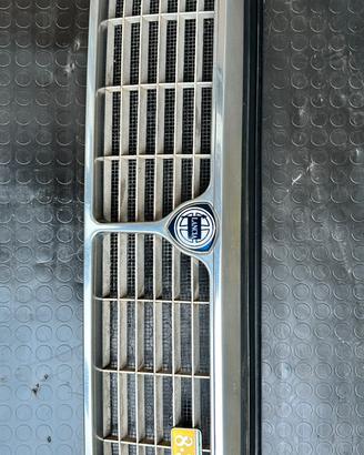 Mascherina griglia frontale thema 8.32 ferrari