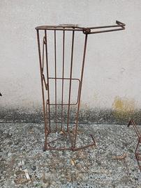 Porta fiori applicabile sulle soglie o pogioi