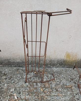 Porta fiori applicabile sulle soglie o pogioi