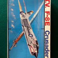 Aereo modello di L.T.V. F-8E Crusader 1/48