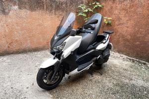Yamaha xmax 400