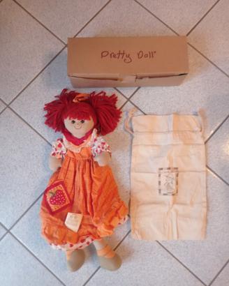 BAMBOLA DI PEZZA PRETTY DOLL porta pigiamino