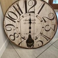 Orologio da parete in legno con pendolo