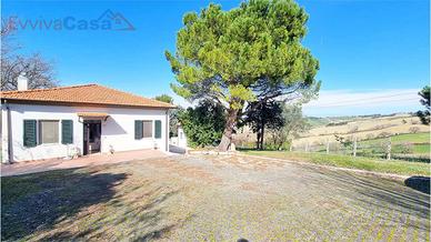 Casa indipendente con vista e ampia corte sulle co