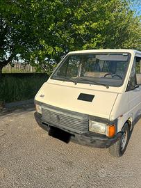 Renault Trafic furgone 4x4 posti 9