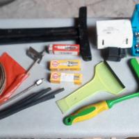 Attrezzatura e ricambi vari per auto