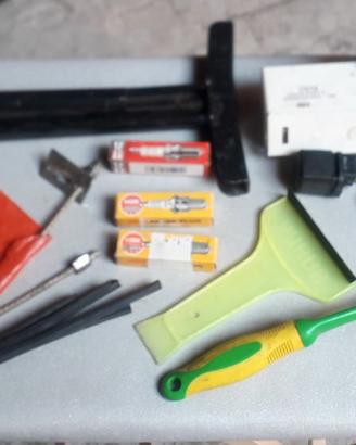 Attrezzatura e ricambi vari per auto