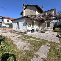 CASA INDIPENDENTE CON AMPIO GIARDINO