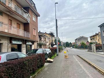 Trilocale doppio balcone e box centro paese!