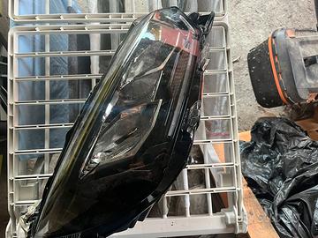 Faro a led peugeot 208 2024