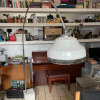 Lampada ad arco di Harvey Guzzini per Laurel Light