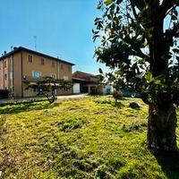 Porzione di bifamiliare di ampie dimensioni con sc