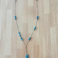 Collana con pietre blu