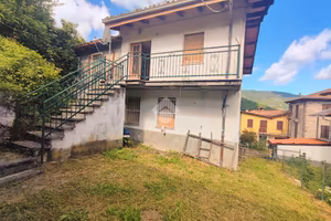 CASA SEMINDIPENDENTE A FABBRICA CURONE