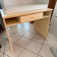 Scrivania 90x60 in legno chiaro