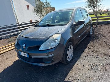 Renault clio 1.5 diesel anno 2006