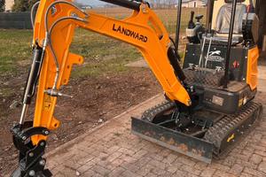 Mini escavatore 18