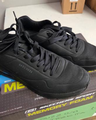Skechers 42