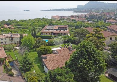 VILLA SINGOLA A MANERBA DEL GARDA