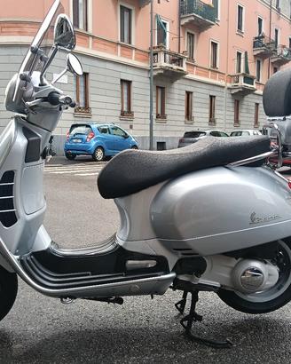 vespa gts 250