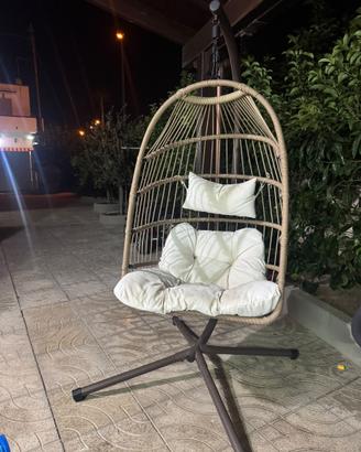 Poltrona Sospesa ad Uovo da Giardino / Interno con