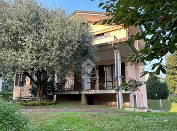 4 LOCALI A CARATE BRIANZA