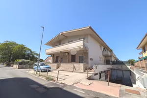 2 LOCALI A CIAMPINO