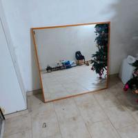 specchio con cornice in legno ciliegio