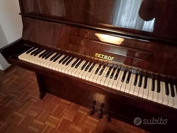 Pianoforte  verticale Petrof