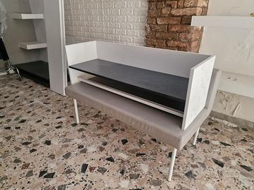 Appendiabiti da parete con ripiano