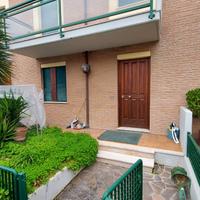 Villetta a schiera recente con giardino e garage