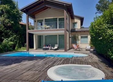 Villa di 250 m² con più di 5 locali a Bologna