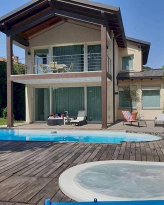 Villa di 250 m² con più di 5 locali e box auto dop