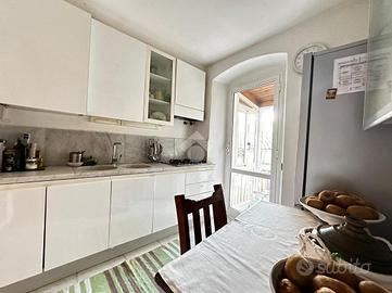 5 LOCALI A SARZANA