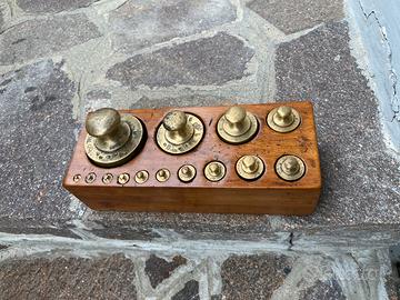 Pesi ottone per bilancia antica