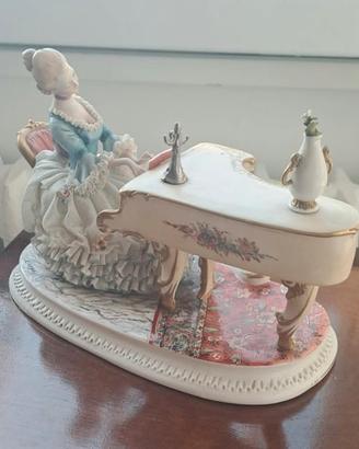 Dama al pianoforte Capidimonte