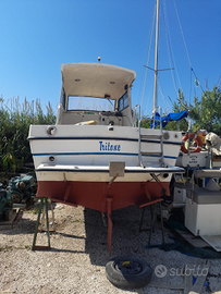 Barca a motore in linea dasde