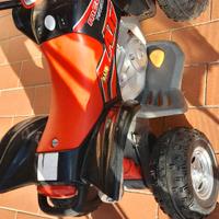 Quad elettrico e tavolo con sedia