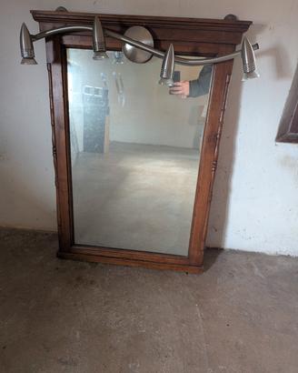 Specchio in legno con luci