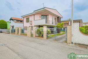 Villa a Lodi Via Bassiano Martani 3 locali