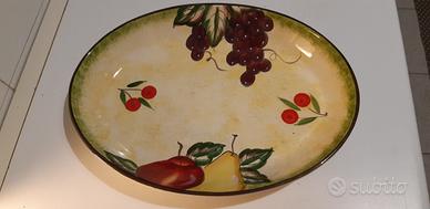 Pirofila o portafrutta in ceramica decorata a mano