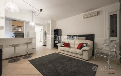 Monolocale ristrutturato con giardino privato e ga