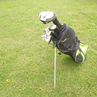 set completo di mazze da golf e caddy