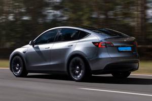 TESLA MODEL Y DUAL MOTOR LONG RANGE € 33.000,00