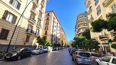 NEGOZIO A NAPOLI