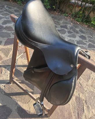 Sella Equestro colore nero, misura 17.