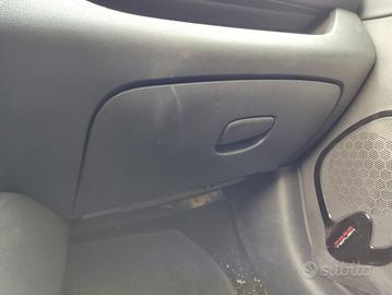 Cassetto portaoggetti RENAULT CLIO del 2017