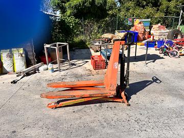 Transpallet pantografo 1000 kg BT