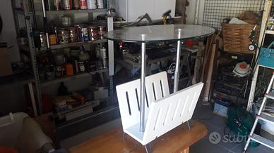 Tavolino porta riviste