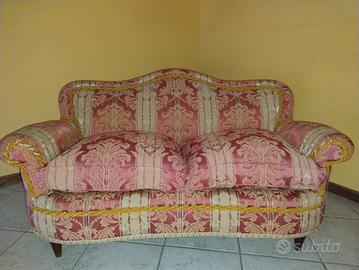 Divano in stile classico